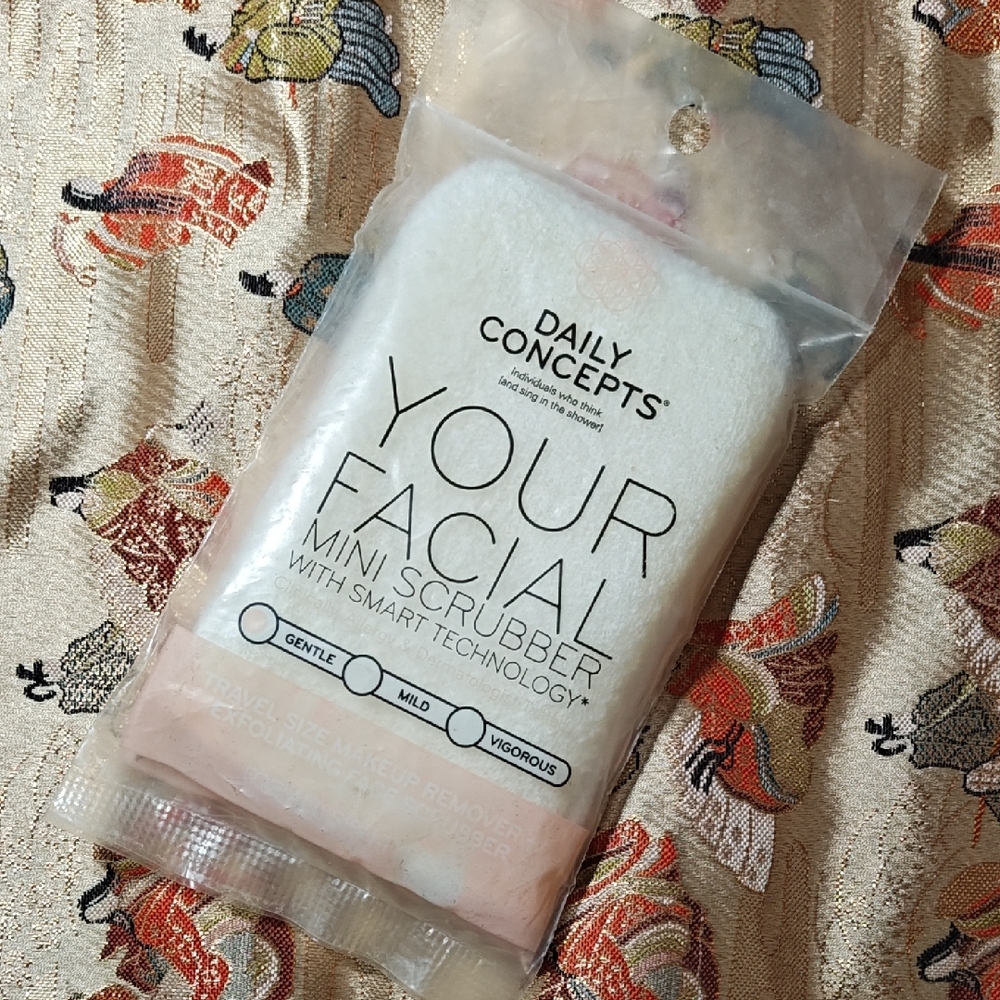 Daily Concepts Your Facial Mini Scrubber